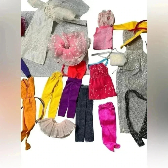 Huge Vintage Lot of Barbie Clothes - Picture 3 of 11